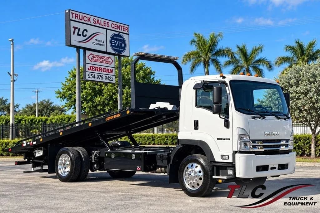 2027 Isuzu FTR w/ 22ft Jerr-Dan - Tow