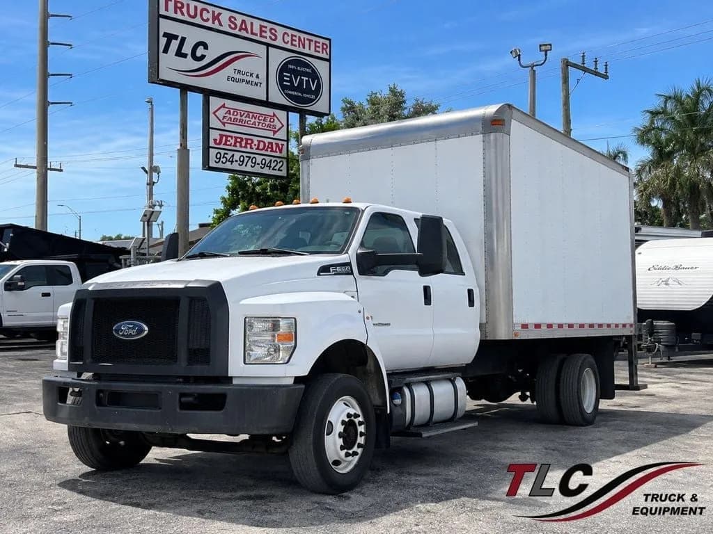 2017 Ford F650 Crew Cab w/ 16ft Morgan - Box