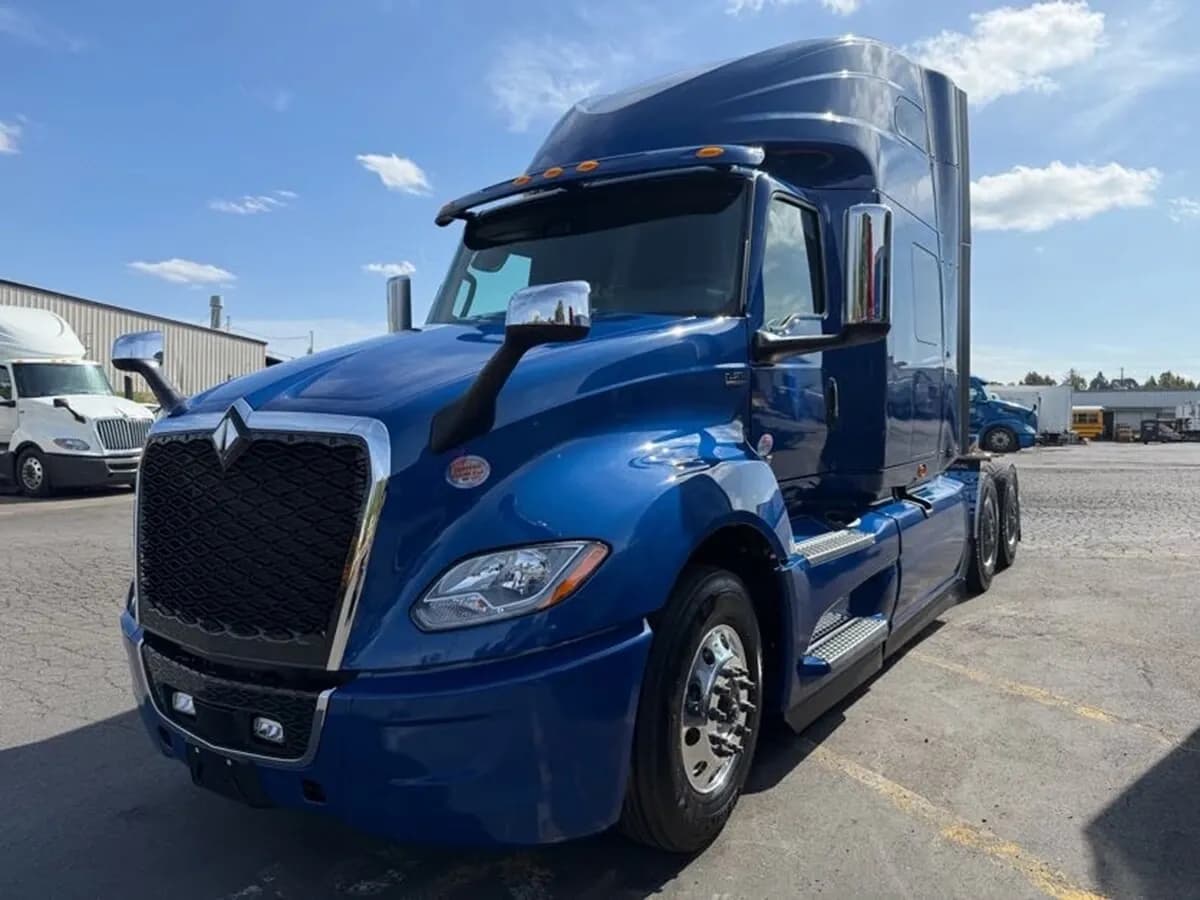 2027 International LT625