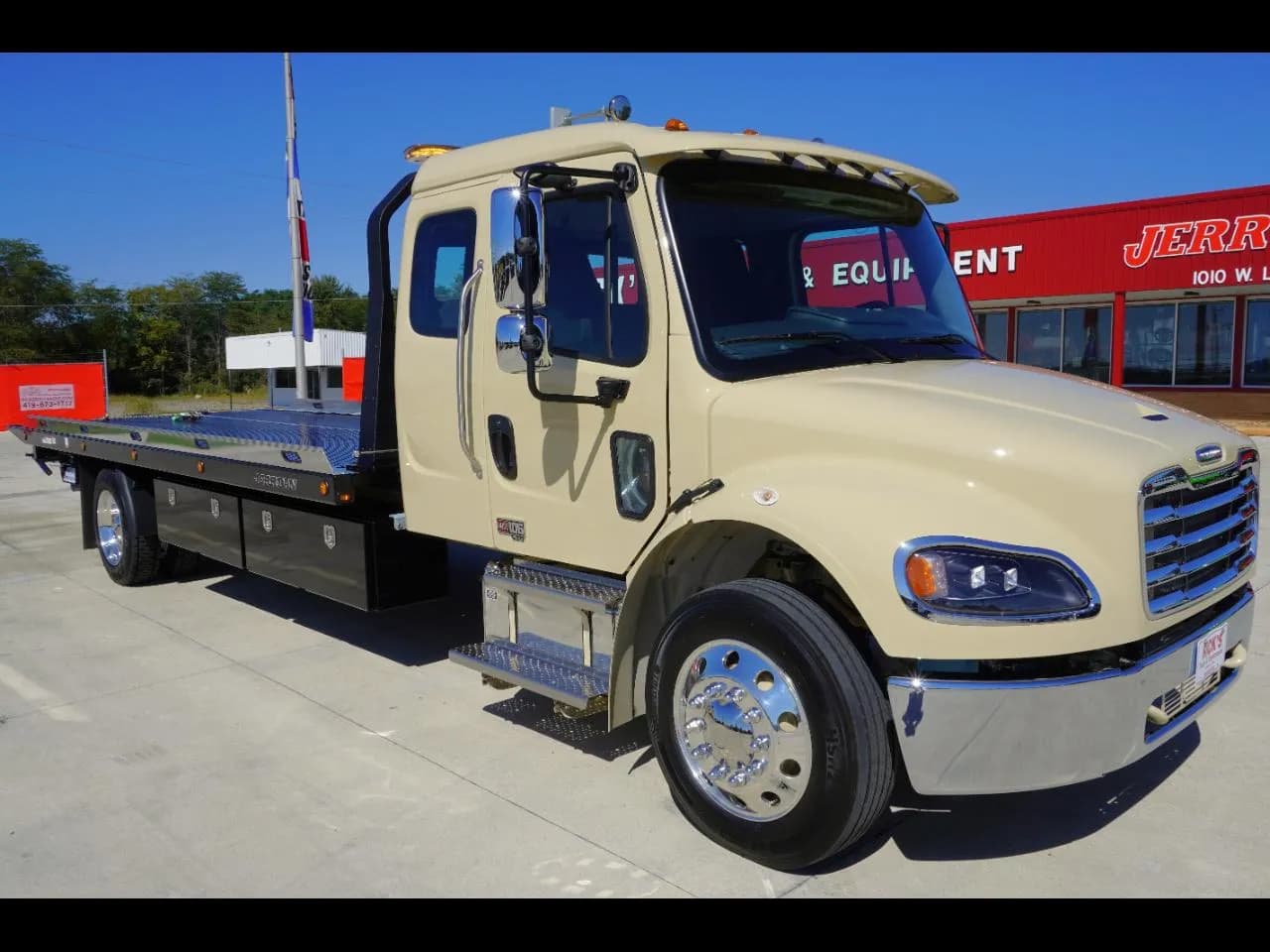 2027 Freightliner M2 106 - Tow
