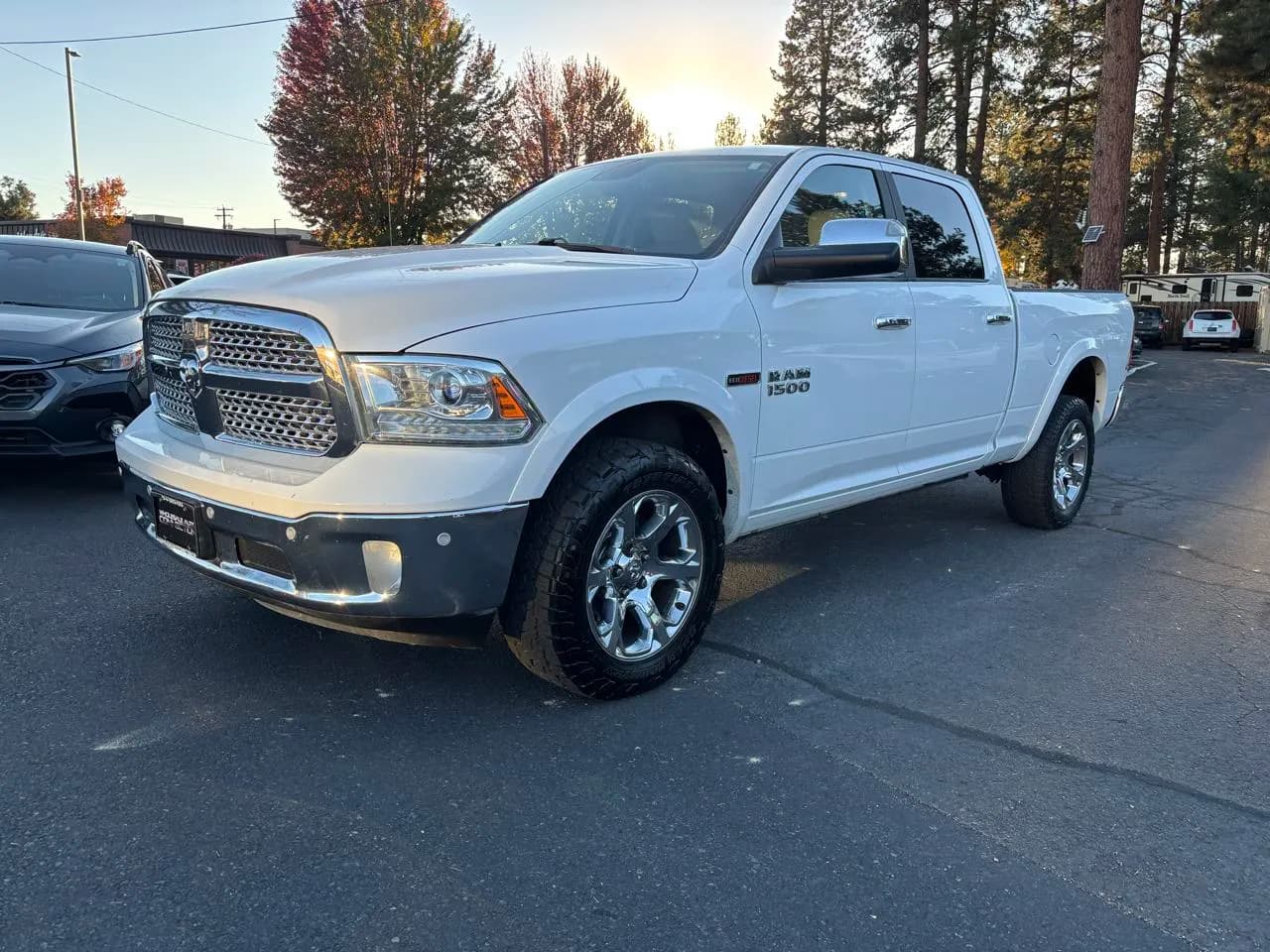 2018 Ram 1500 Laramie Crew Cab LWB - Pickup
