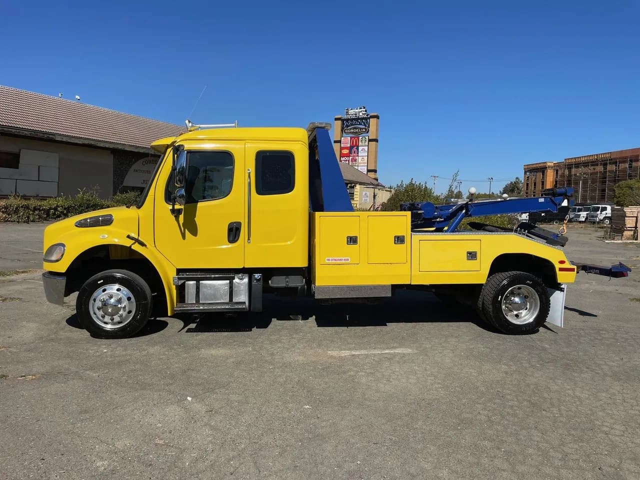 2019 Freightliner M2 106 - Tow