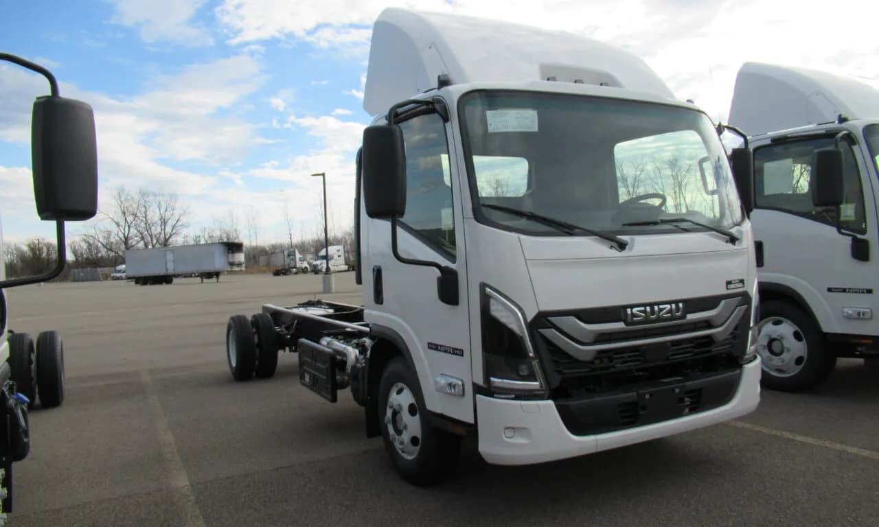 2025 Isuzu NPRHD Stock