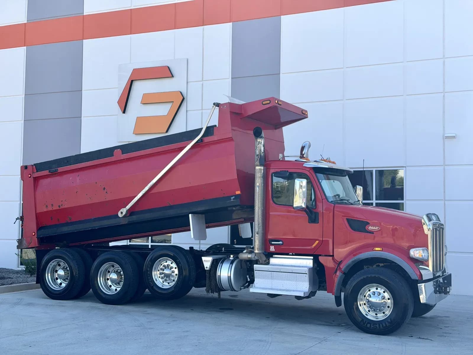 2021 Peterbilt 567 - Dump