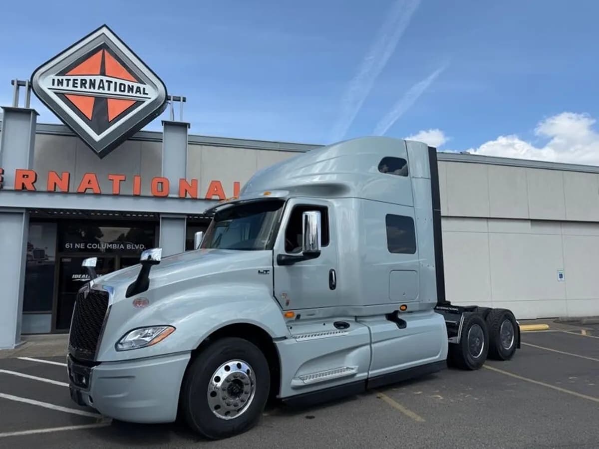 2027 International LT625