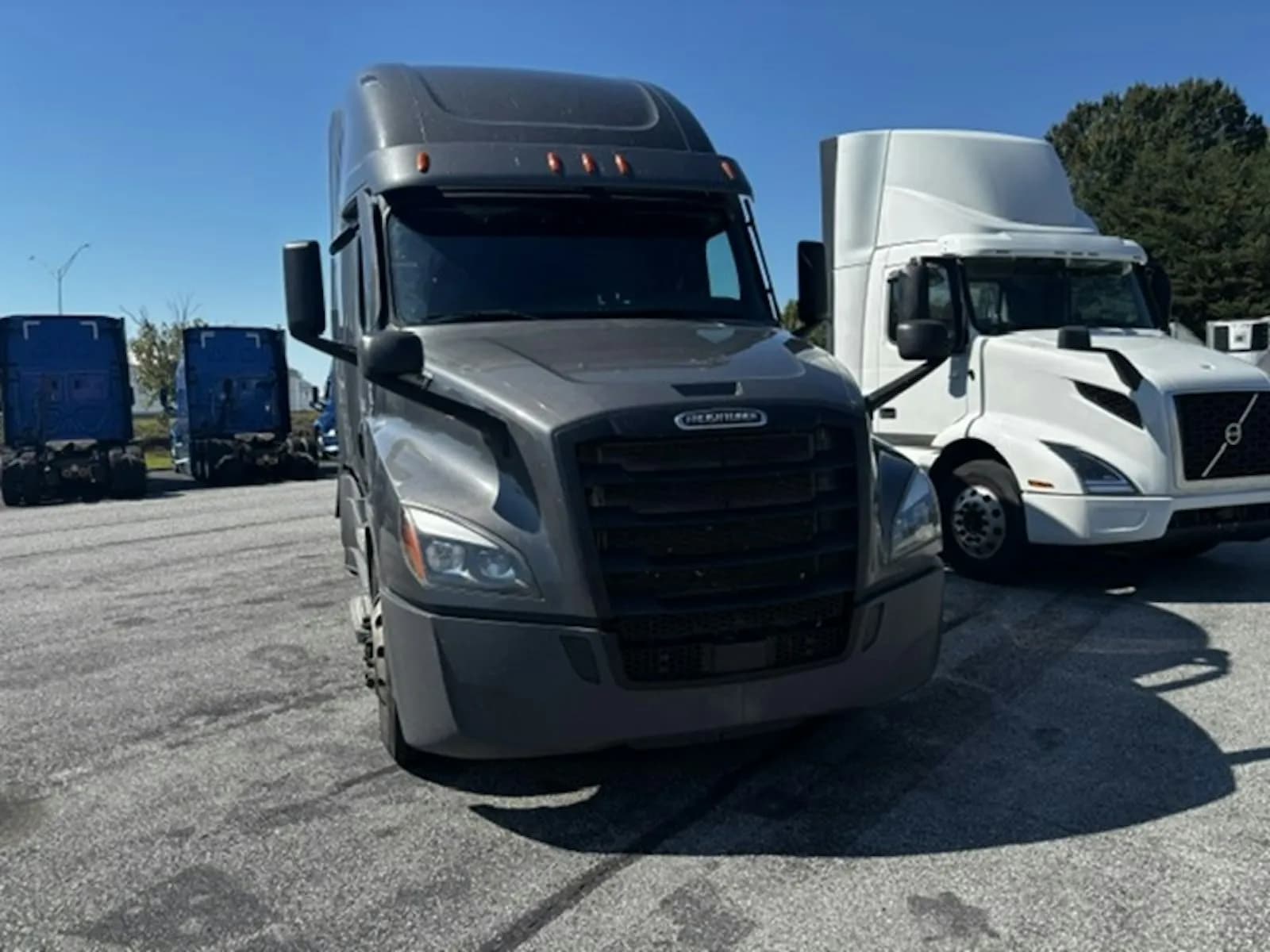2022 Freightliner Cascadia - Sleeper