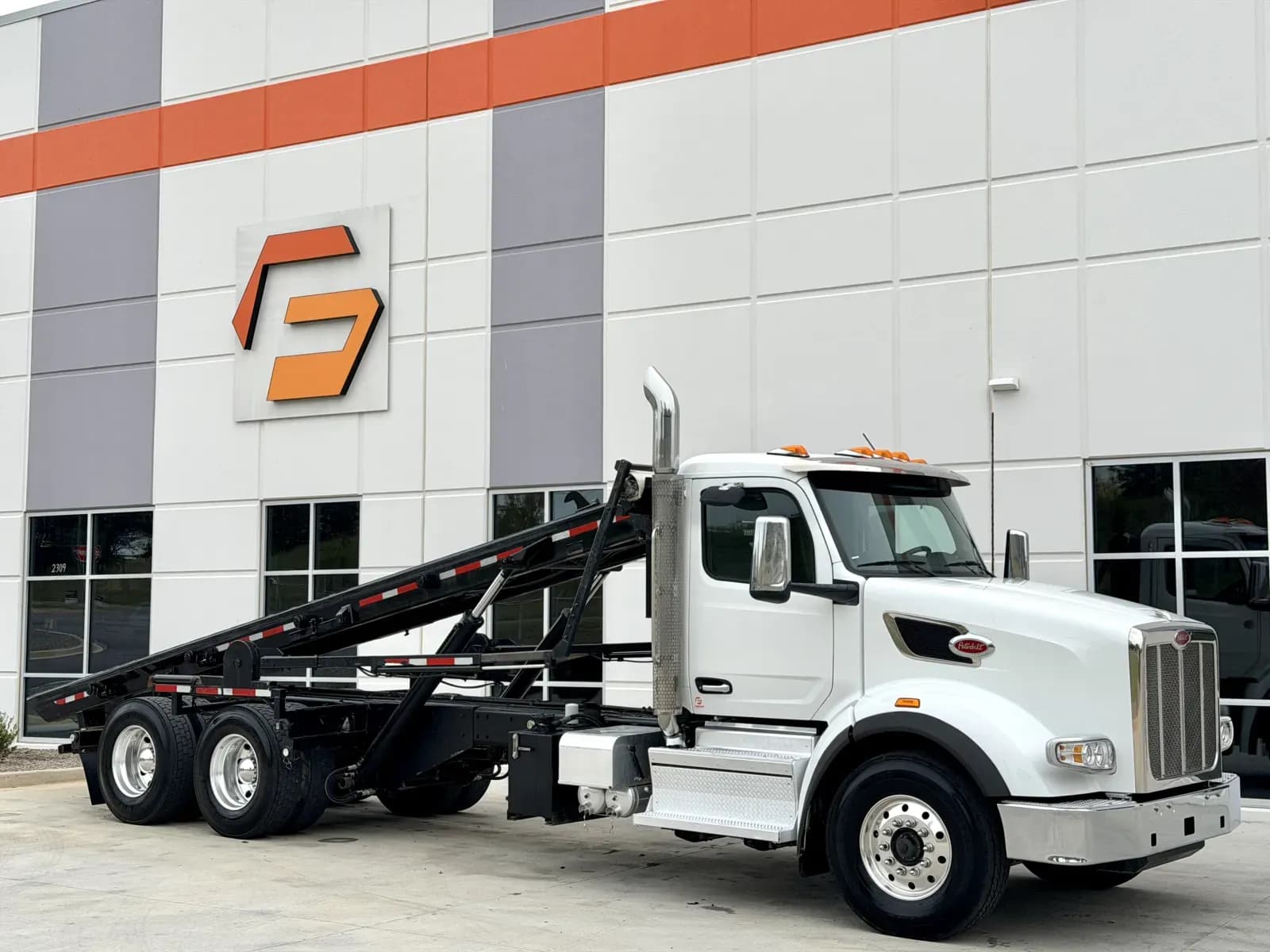2024 Peterbilt 567 - Garbage