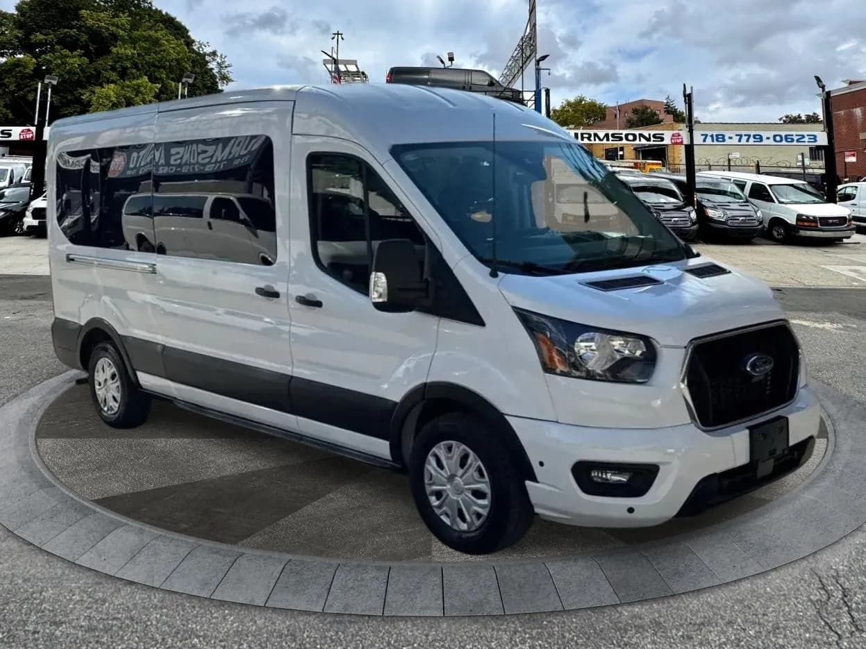 2025 Ford Transit Passenger Wagon T-350 148" Med Roof XLT - Vans
