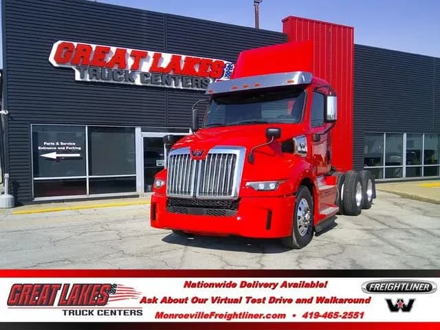 2025 Western Star 57X Daycab - Day Cab