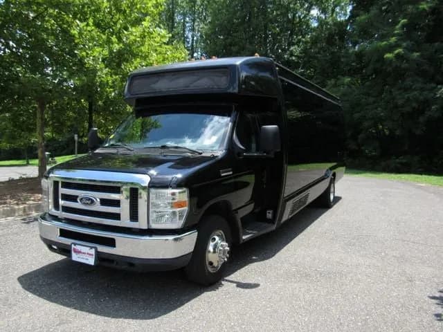 2015 Ford E-450 Krystal KK28 Executive 25 Passengers + Rear Luggage - Box