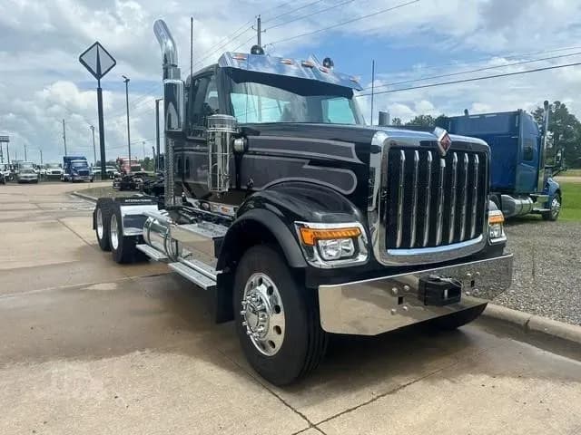 2027 International HX - Day Cab