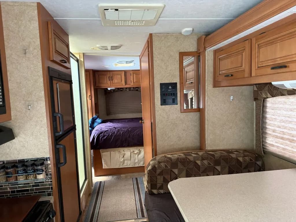 2013 Ford E-450 Cutaway - Box