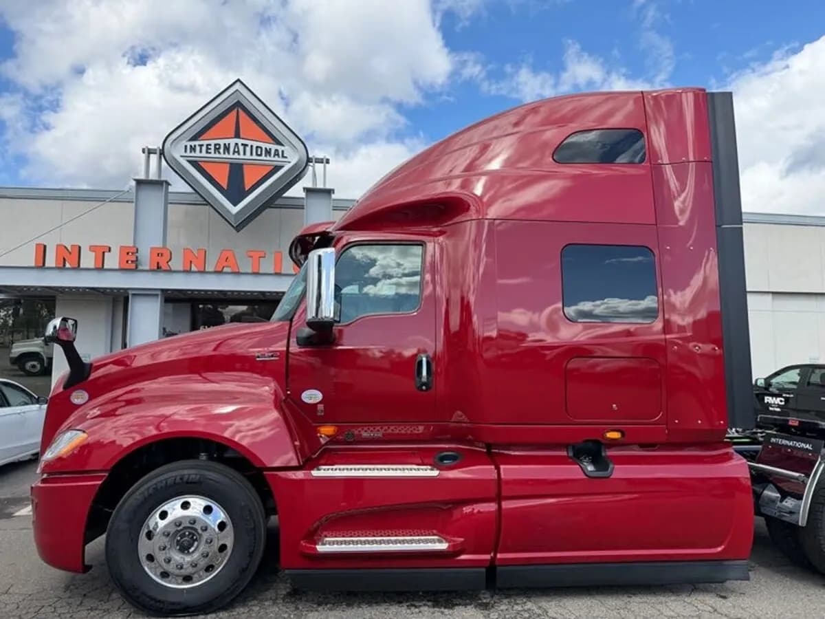 2027 International LT625