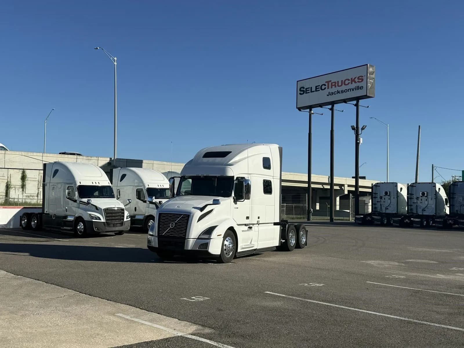 2023 Volvo VNL64T860