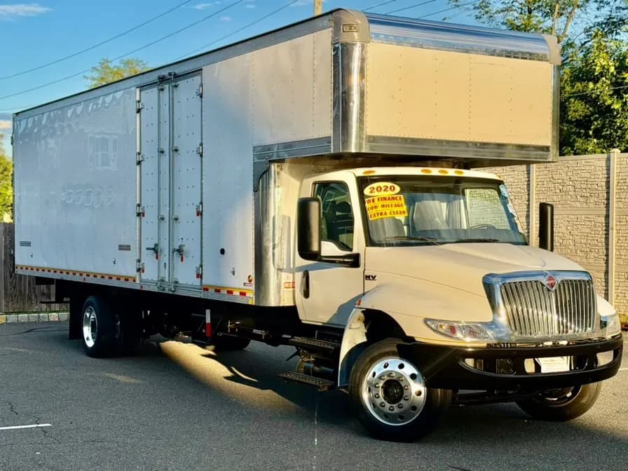 2020 International MV 30FT - Box