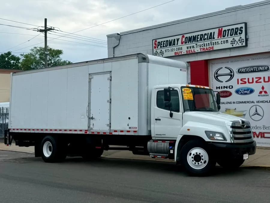 2017 Hino 268A 26 FT - Box