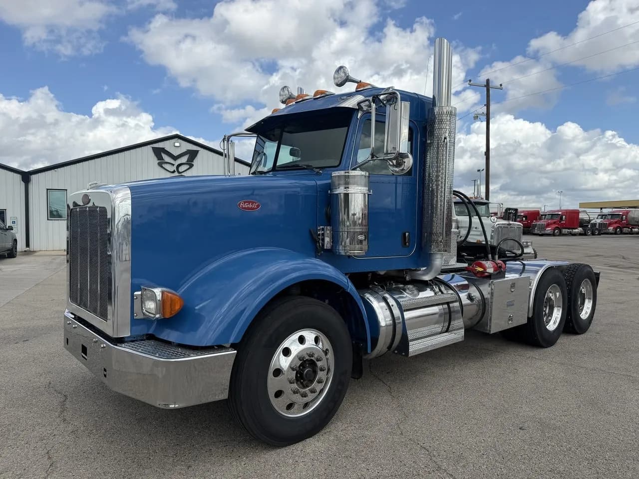 2013 Peterbilt 367 Tandem Axle Daycab - Day Cab