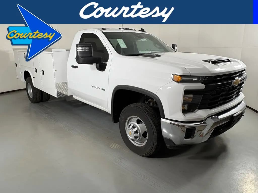 2025 Chevrolet Silverado 3500 - Service