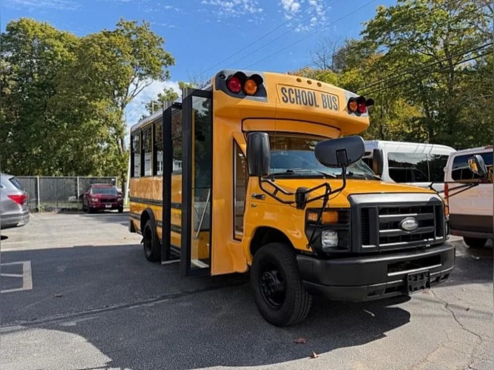 2015 Ford E-350 - Box