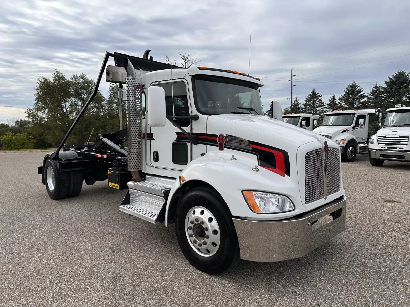 2018 Kenworth T370 Hooklift Truck - Service