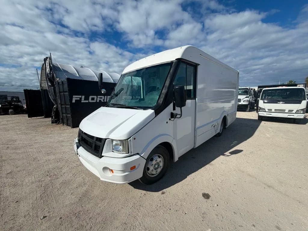 2018 Isuzu Reach Stepvan