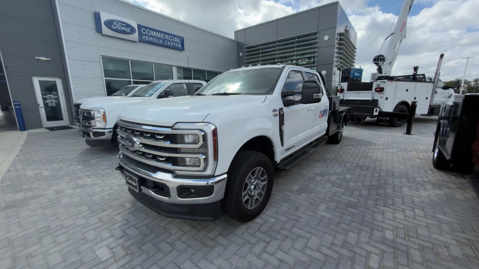 2026 Ford F-350 Crew Cab - Flatbed