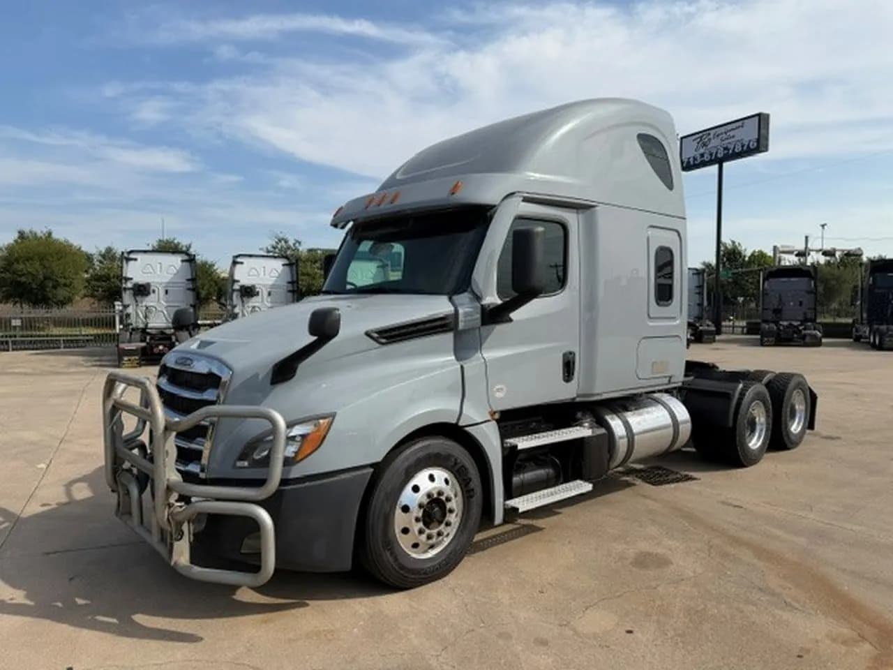 2020 Freightliner Cascadia - Sleeper