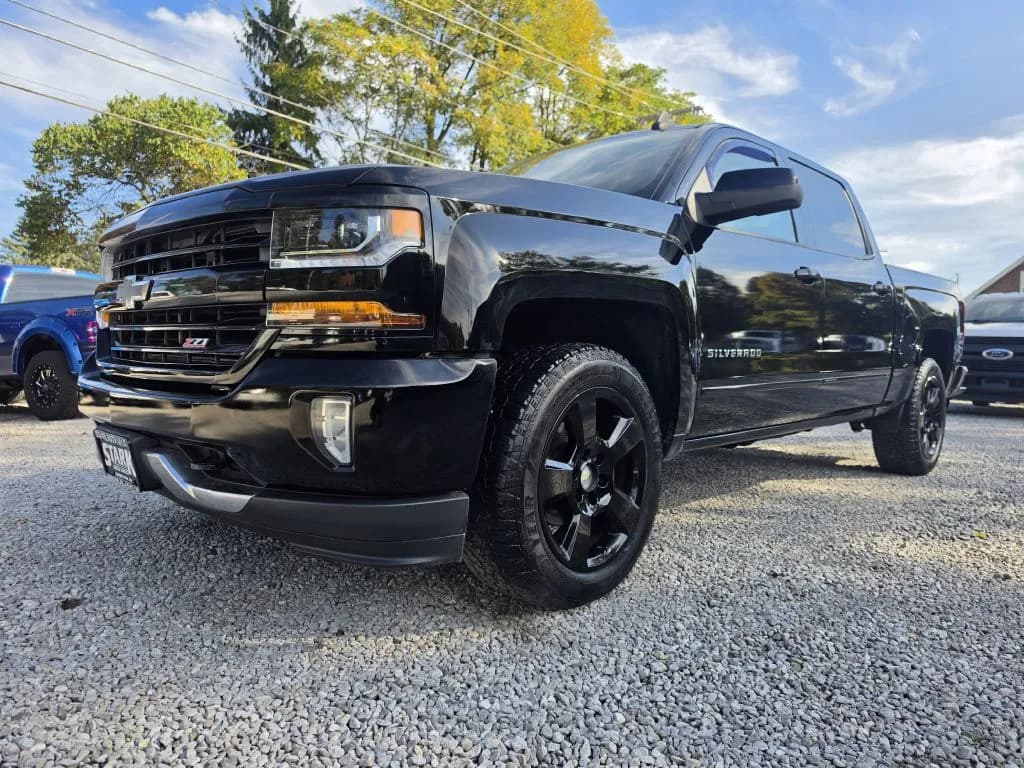 2017 Chevrolet SILVERADO 1500 LT - Pickup