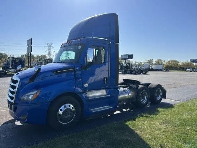 2021 Freightliner Cascadia - Day Cab