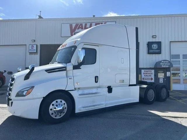 2021 Freightliner Cascadia - Sleeper