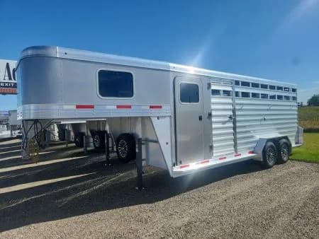 2027 UNIVERSAL TRAILER CORPORATION HORSE/LIVESTOCK GROUP Universal Trailer Corporation Horse/Livestock Group