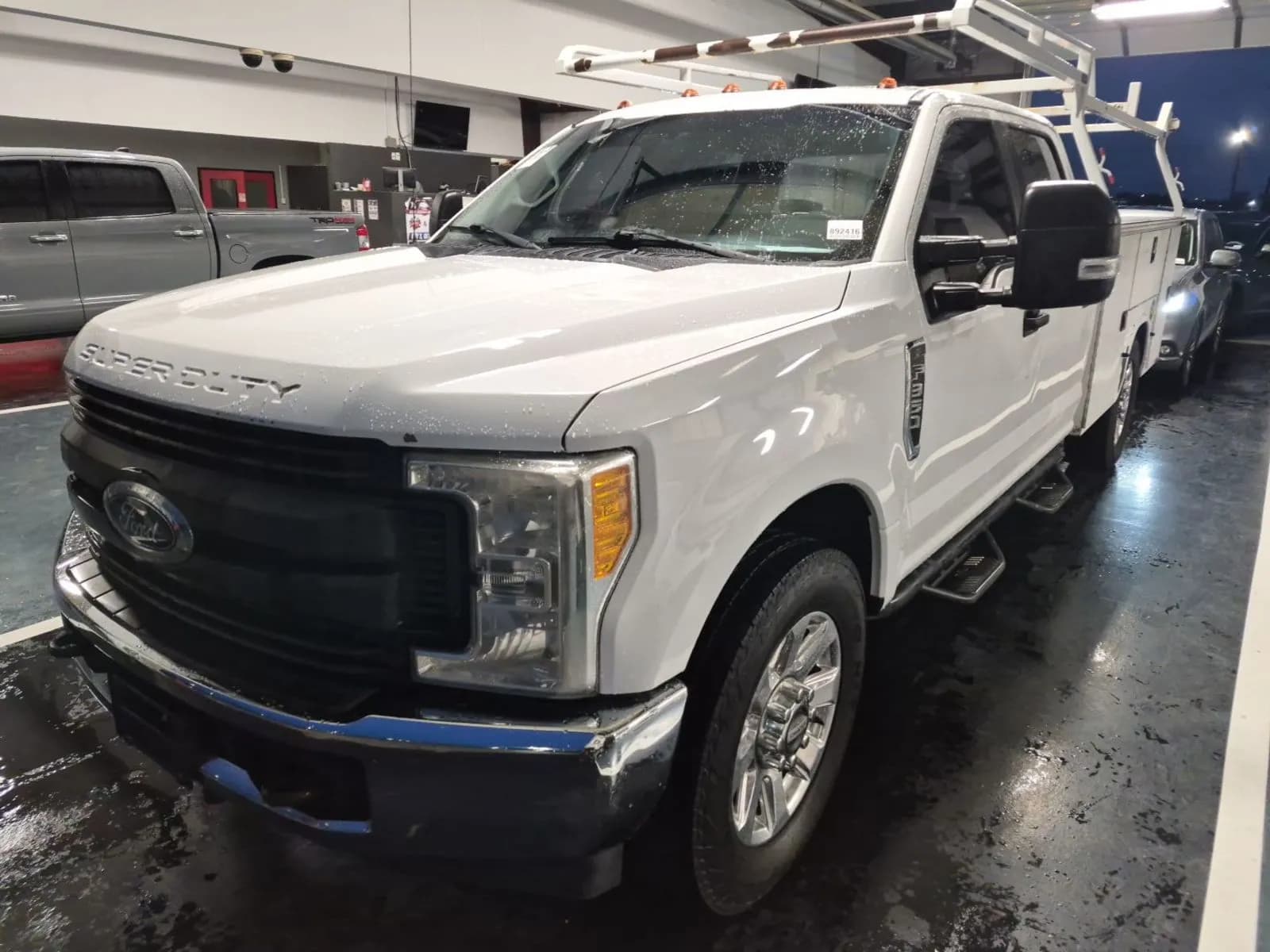 2017 Ford F-350 Crew Cab - Chassis