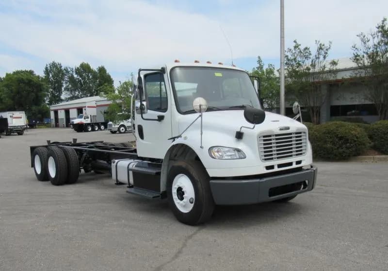 2015 Freightliner M2 106 - Chassis
