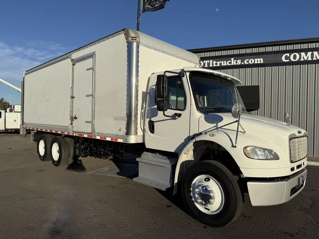 2016 Freightliner M2 106 - Box