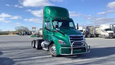 2020 Freightliner Cascadia - Day Cab