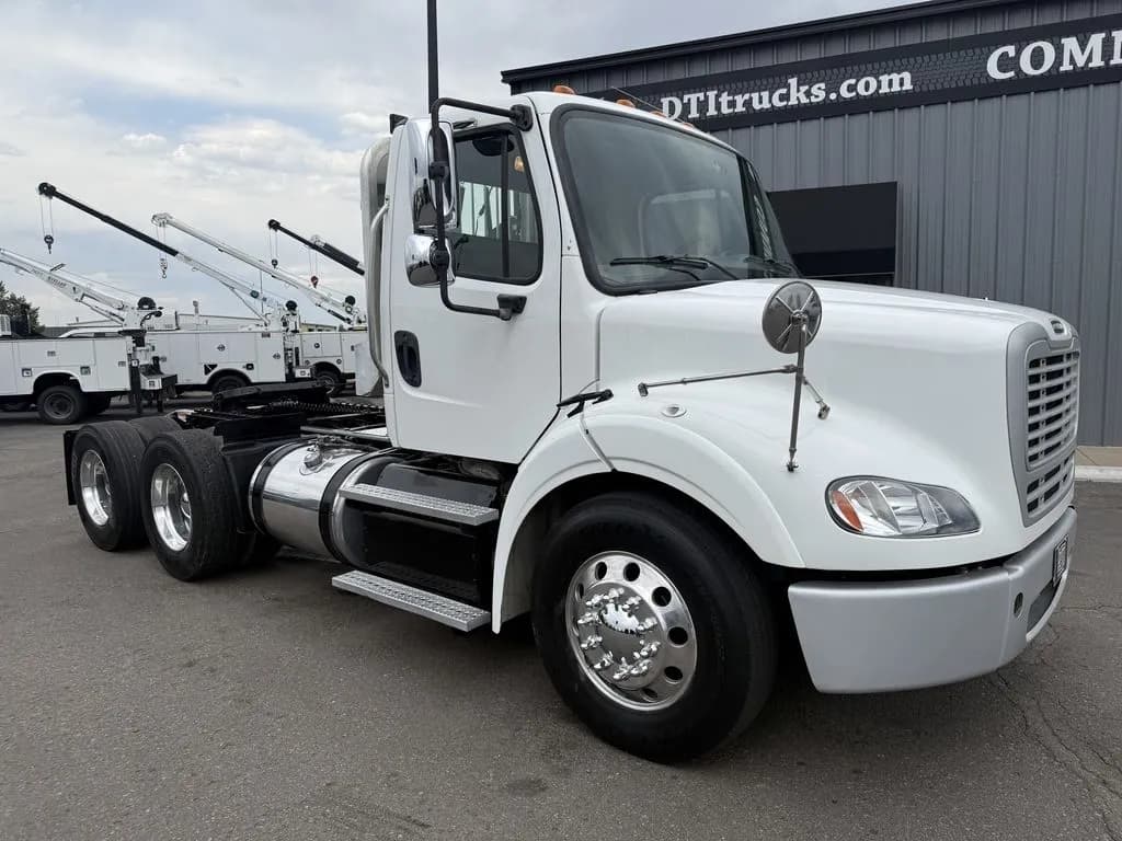 2016 Freightliner M2 112 - Day Cab