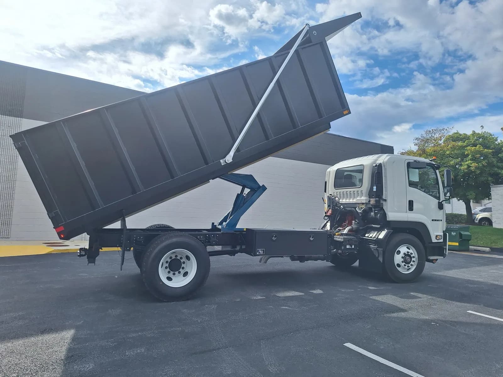 2025 Isuzu FTR - Dump