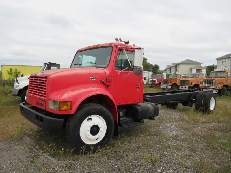 2001 International 4900 - Plow Trucks / Spreader Trucks