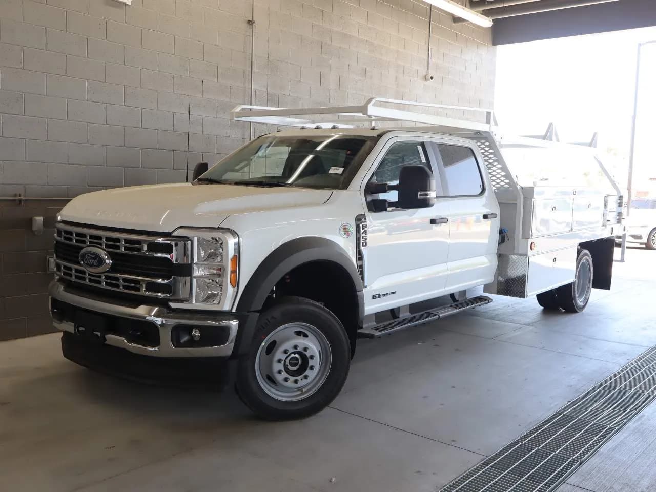2026 Ford F-450 Super Duty Crew Cab - Chassis