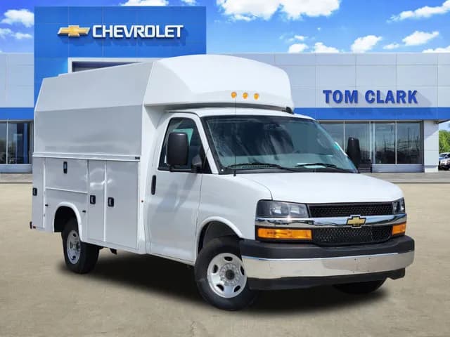 2025 Chevrolet Express 3500 - Service