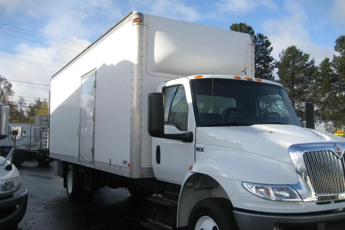2019 International MV 24' - Day Cab