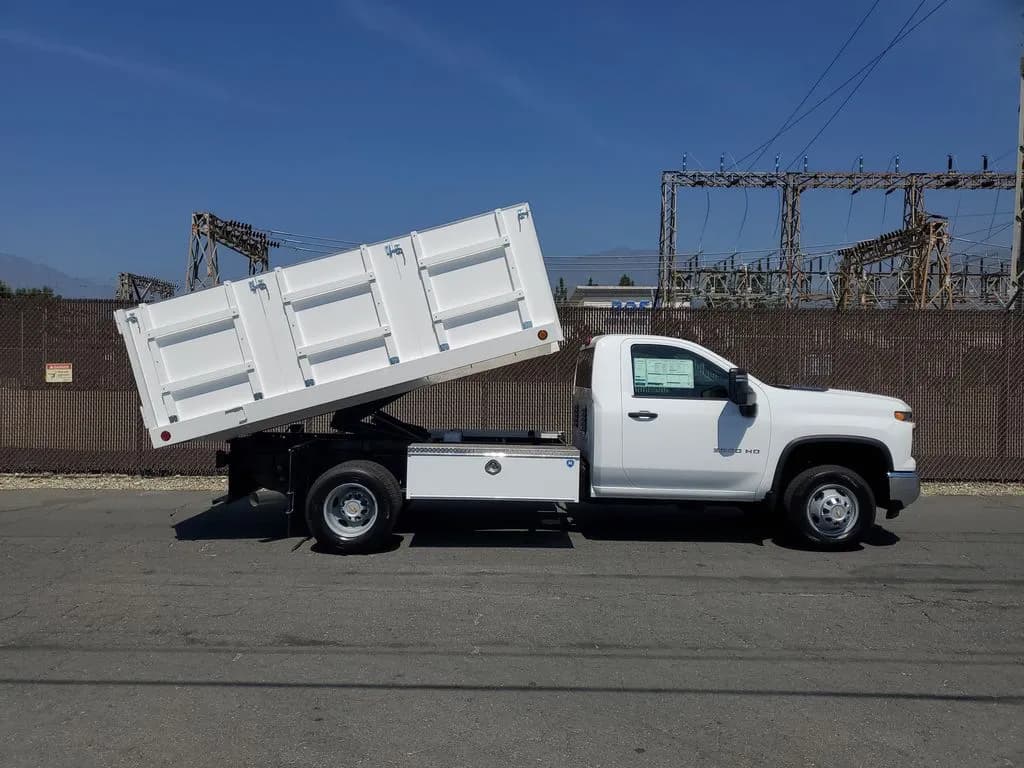 2026 Chevrolet Silverado 3500 - Stake