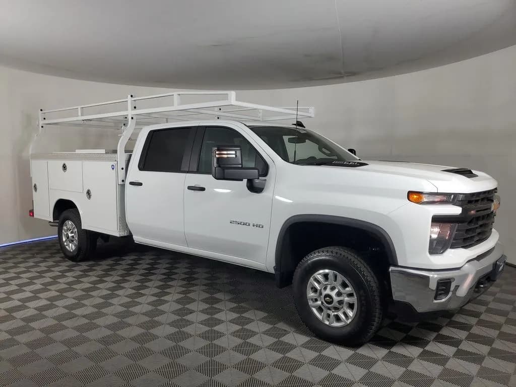 2026 Chevrolet Silverado 2500 Crew Cab - Chassis