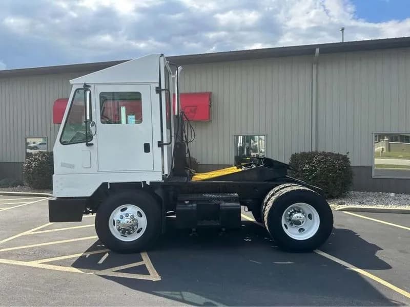2005 Ottawa COMMANDO - Yard Spotter Trucks