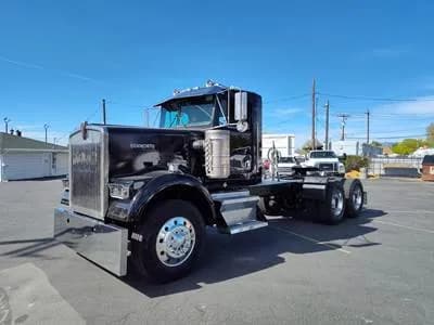 1995 Kenworth W900 Pre-Emissions CAT 3406B 14.6L 2 Speed Rea Tandem Axle Eaton 18-Spd 425 H.P Air-ride Diff locks - Day Cab