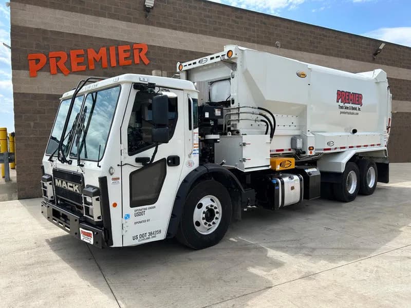 2025 Mack Trucks LR64R - Garbage