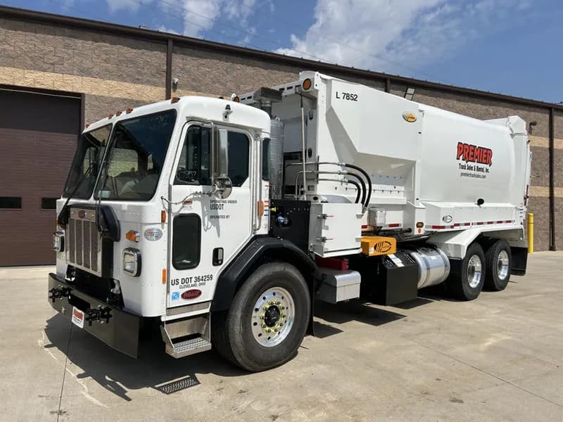 2025 Peterbilt 520 - Garbage