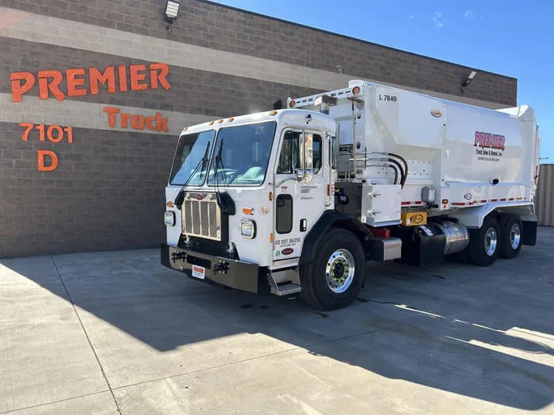 2025 Peterbilt 520 - Garbage