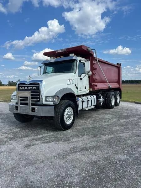 2019 Mack GR64F