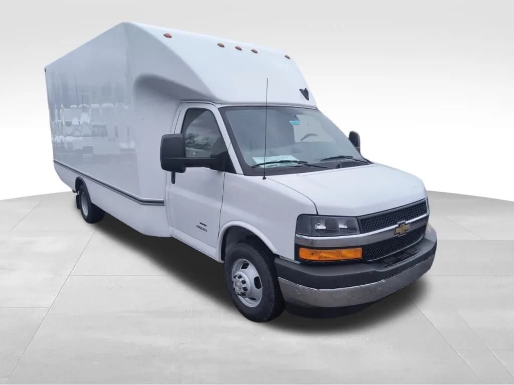 2025 Chevrolet Express 4500 - Box